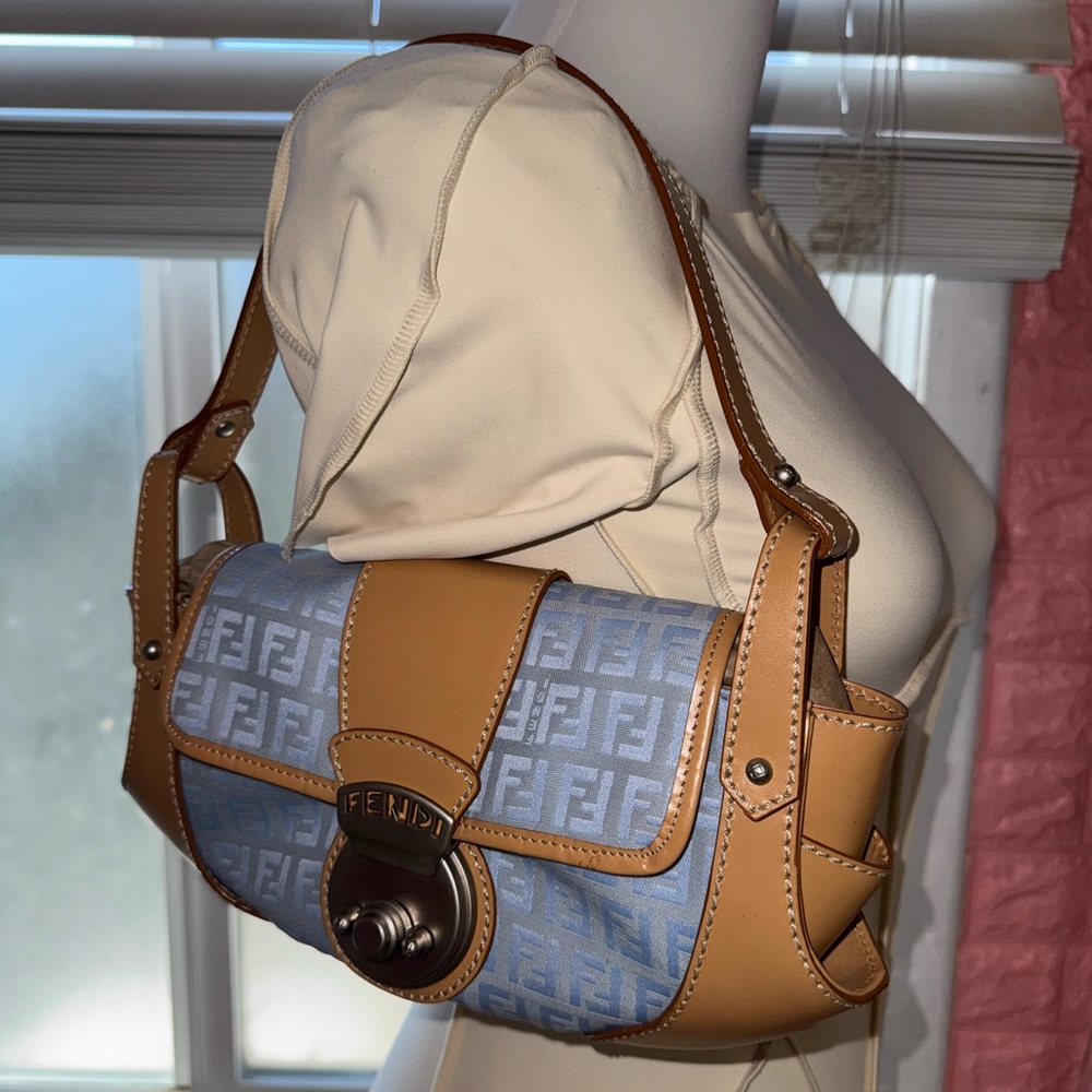 Fendi Borsa Tuc Shoulder Bag